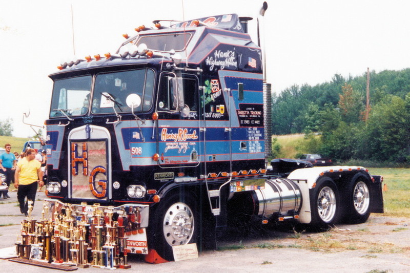 Знаменитый Kenworth K100 "Highway Hilton"