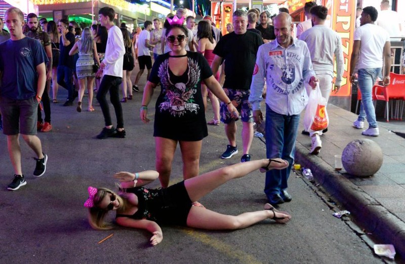 Жители Майорки больше не могут терпеть пьяные выходки британских туристов