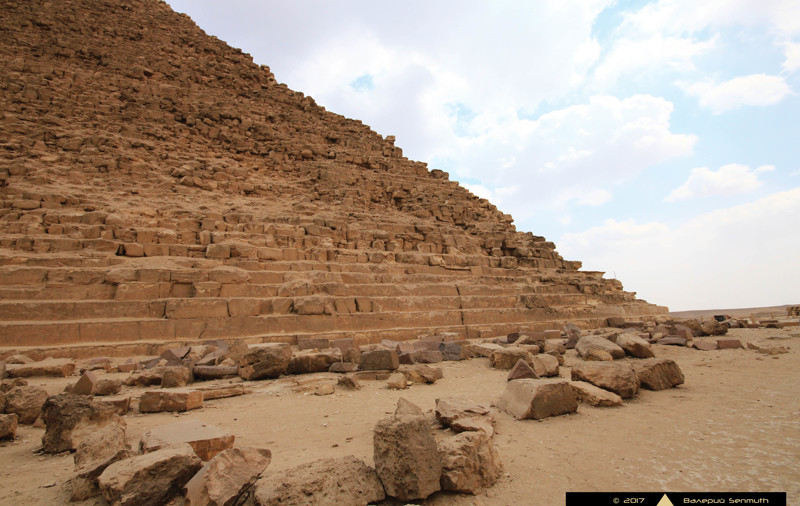 Фрагмент материковой скалы в составе пирамиды Хафра