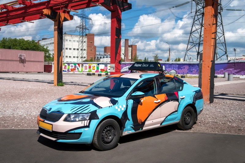 Стрит-арт такси в Санкт-Петербурге
