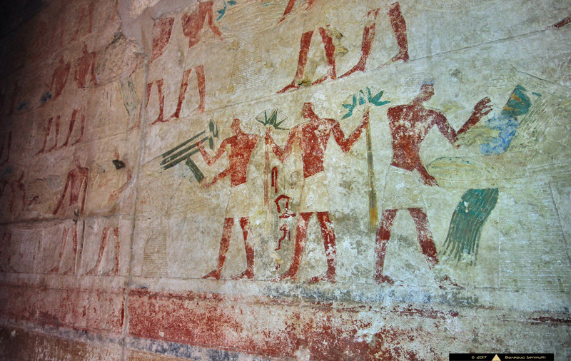 Стены украшены сценами погребального культа и биографическими сведениями из жизни Птахшепсеса.