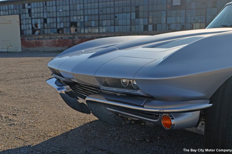 Потрясающий классический Corvette 1963 года с современной начинкой