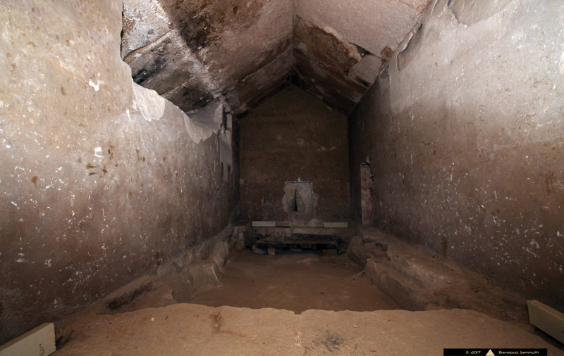 Внутри пирамиды Усеркафа