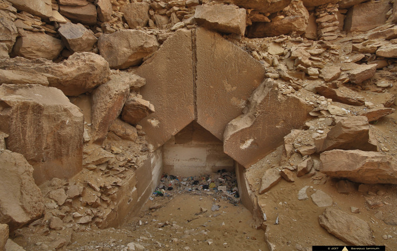 Руины пирамиды царицы Неферхетепс