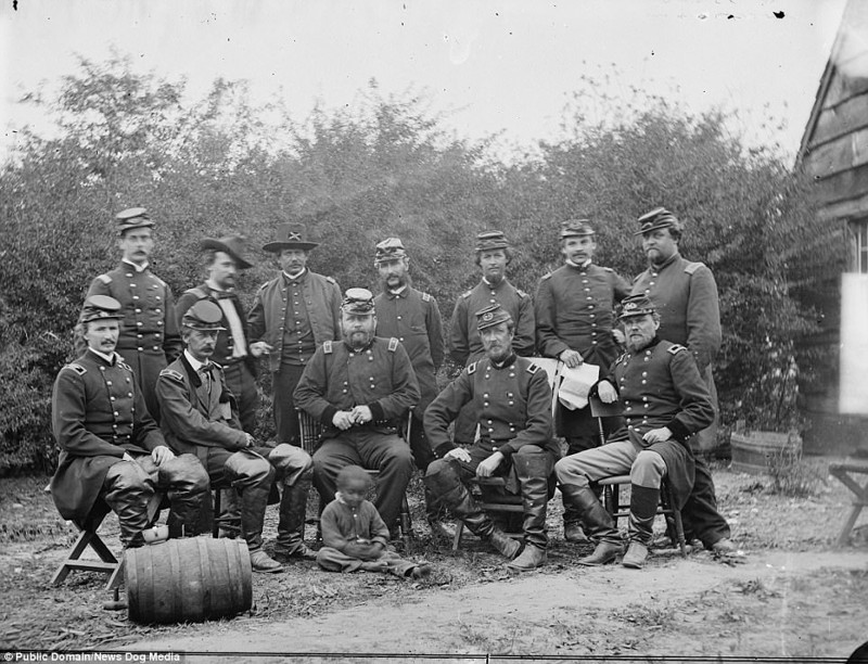 Генералы армии Союза и маленький помощник. Штат Вирджиния, 1862 год.