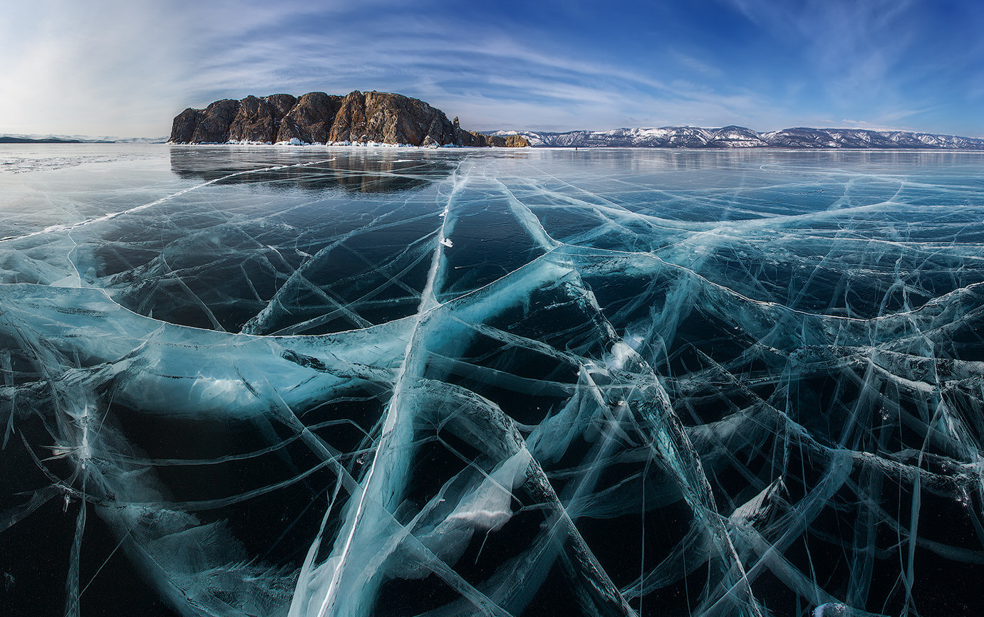 Озеро Байкал лед изумрудный