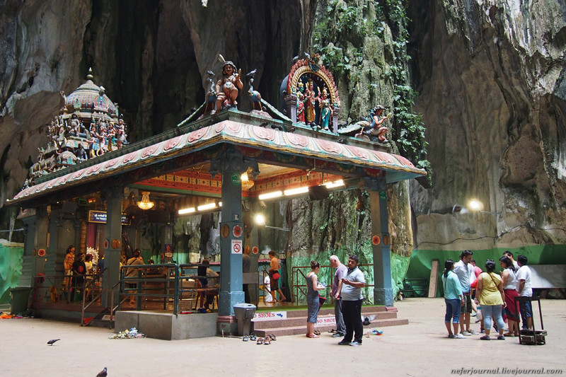Статуя Муругана, лестница из 272 ступеней и пещеры Бату