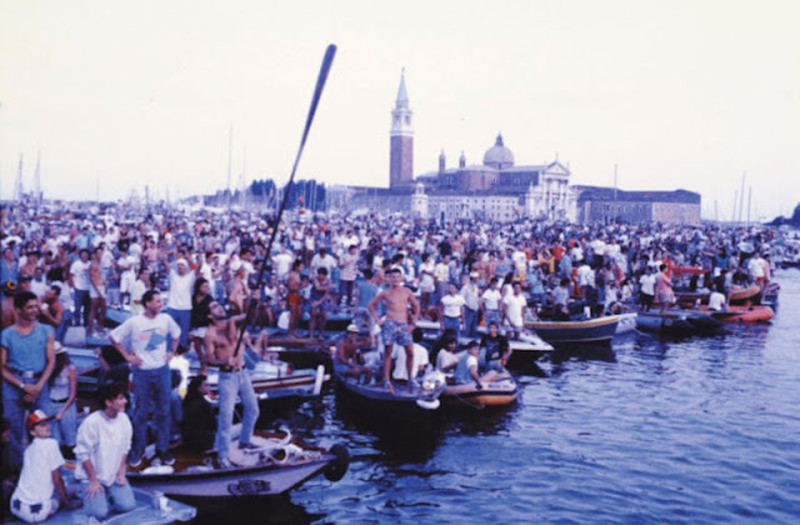 Грандиозное шоу Пинк Флойд в Венеции, 15.07.1989