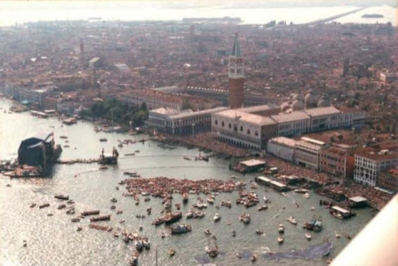 Грандиозное шоу Пинк Флойд в Венеции, 15.07.1989