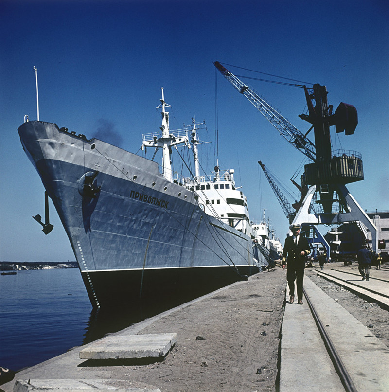 4. Корабль "Приволжск" в торговом порту Клайпеды, 1966 год.
