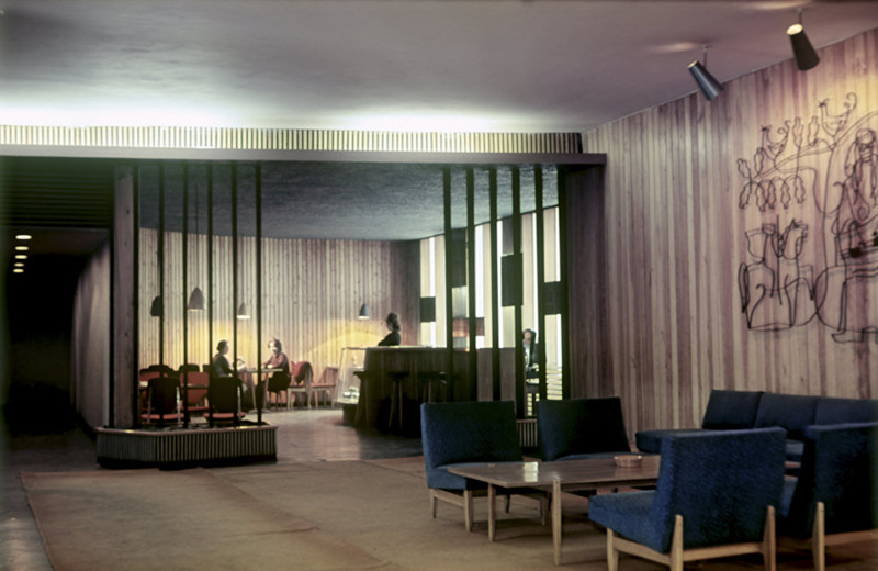 6. В вестибюле гостиницы "Неринга", 1969 год. Архитекторы — братья Алигимантас и Витаутас Насвичяй.