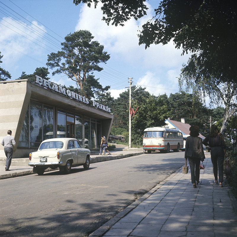 9. Одна из улиц курортного литовского поселка Нида, 1971 год.