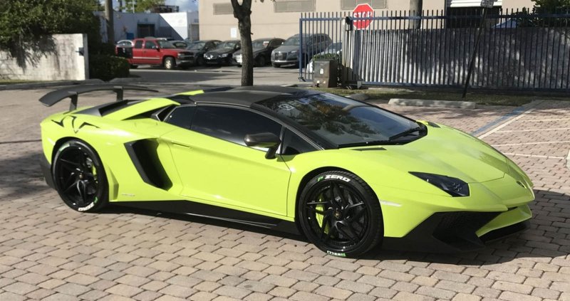 Скоростной катер в стиле Lamborghini Aventador SV в комплекте с одноименным суперкаром