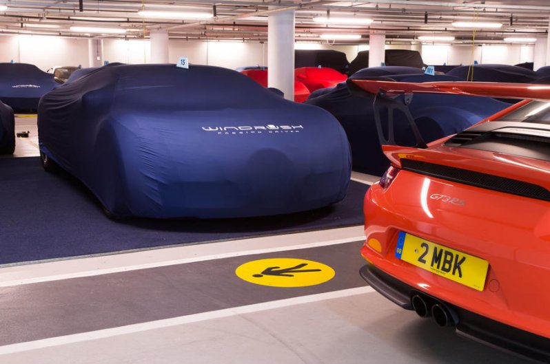 Парковка для эксклюзивных автомобилей в центре Лондона