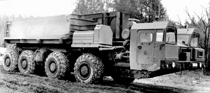 Испытания шасси МАЗ-7909 с двумя кабинами и коротким нагрузочным блоком (из архива СКБ-1 МАЗ)
