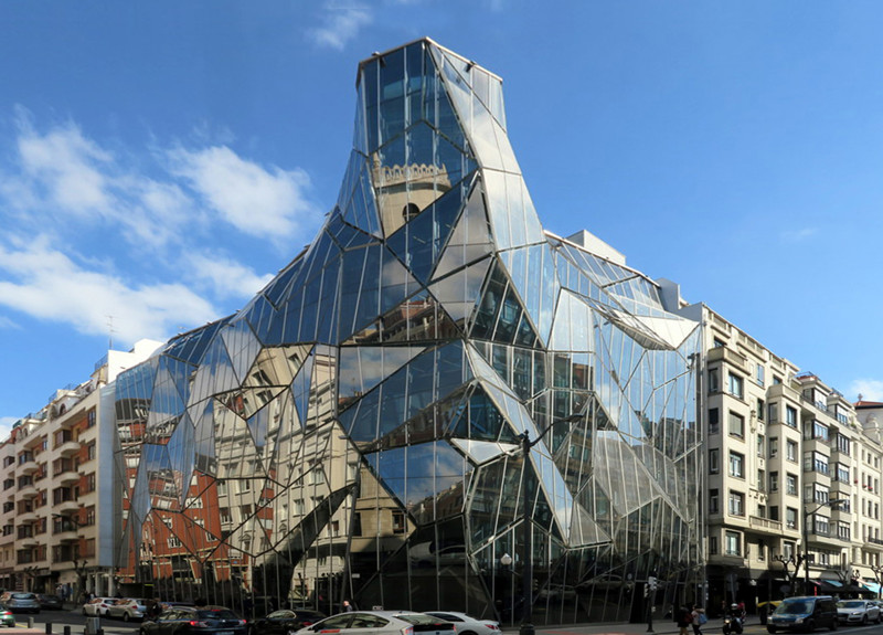 Шедевры современной архитектуры: здания из стекла, в окна которых никто не рискует кидать камушки