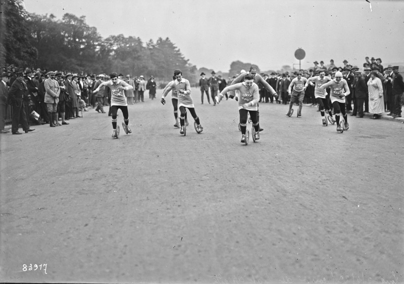 Гонка на одноколёсных роликовых коньках, 1923 год, Франция