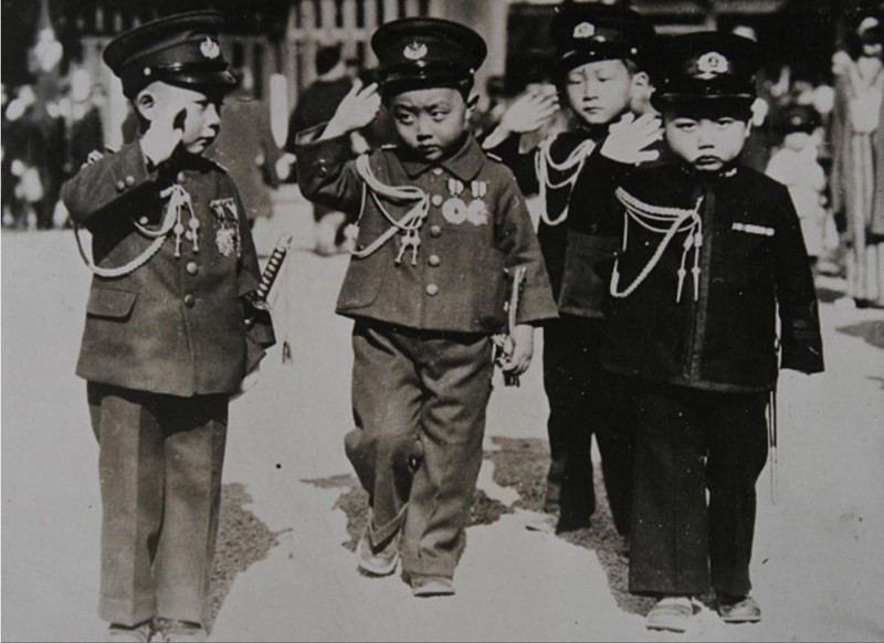 Дети в военной форме, 1937 год, Япония