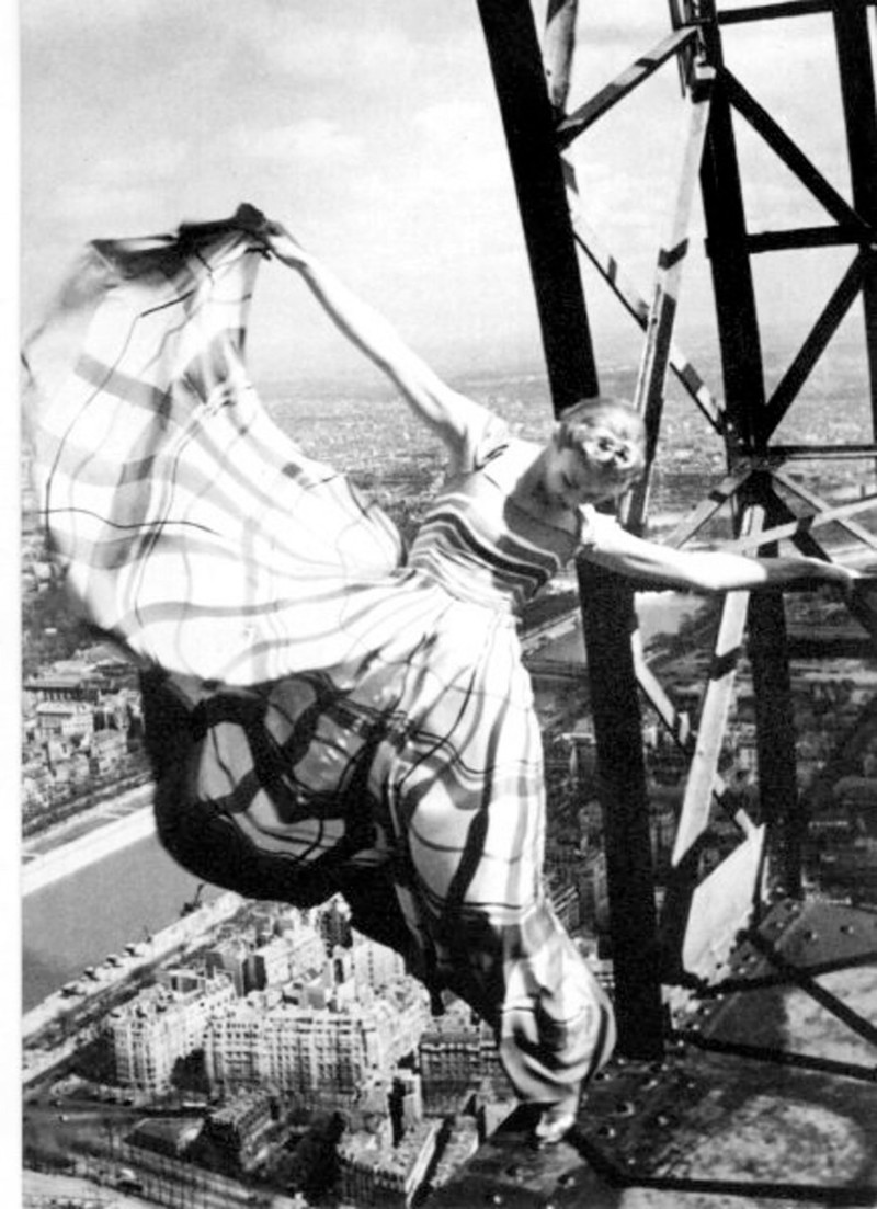 Модель Лиза Фонссагривс на Эйфелевой башне, 1939 год, Париж