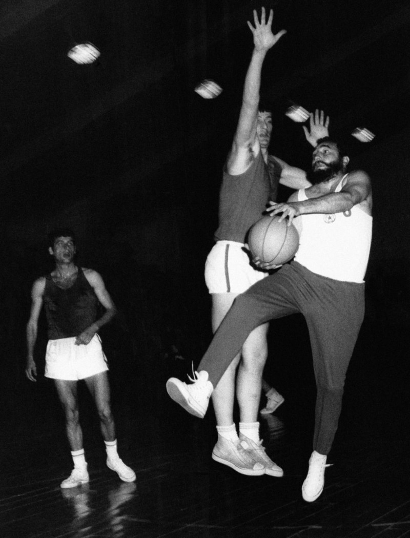 Фидель Кастро играет в баскетбол, 5 июня 1972 года, Болгария