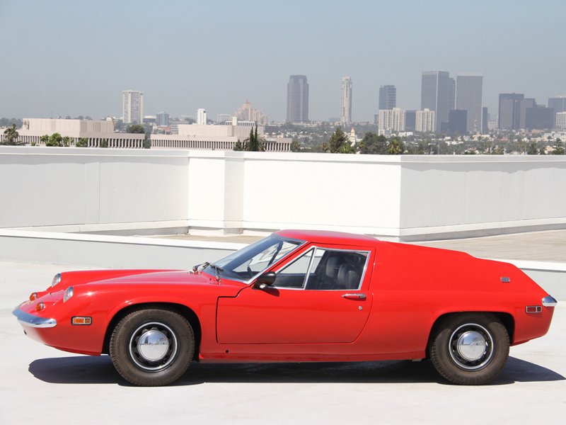 Красный Lotus Europa Series II выпуска 1971 года продан за (внимание!) 8 000 долларов.