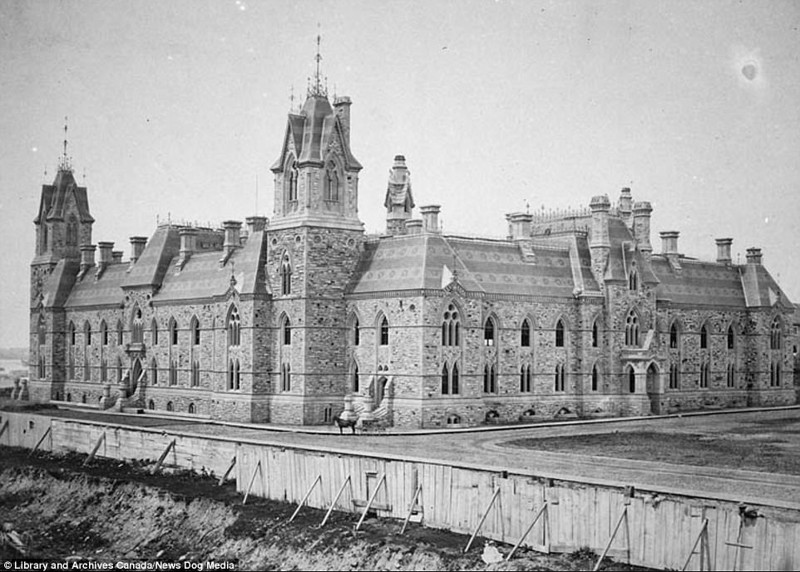 Здание канадского парламента, 1867 г.