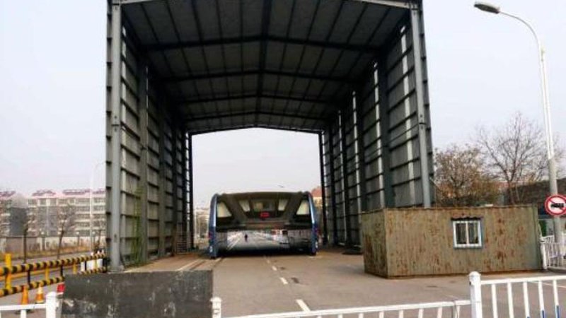 Создатели китайского автобуса-тоннеля оказались мошенниками