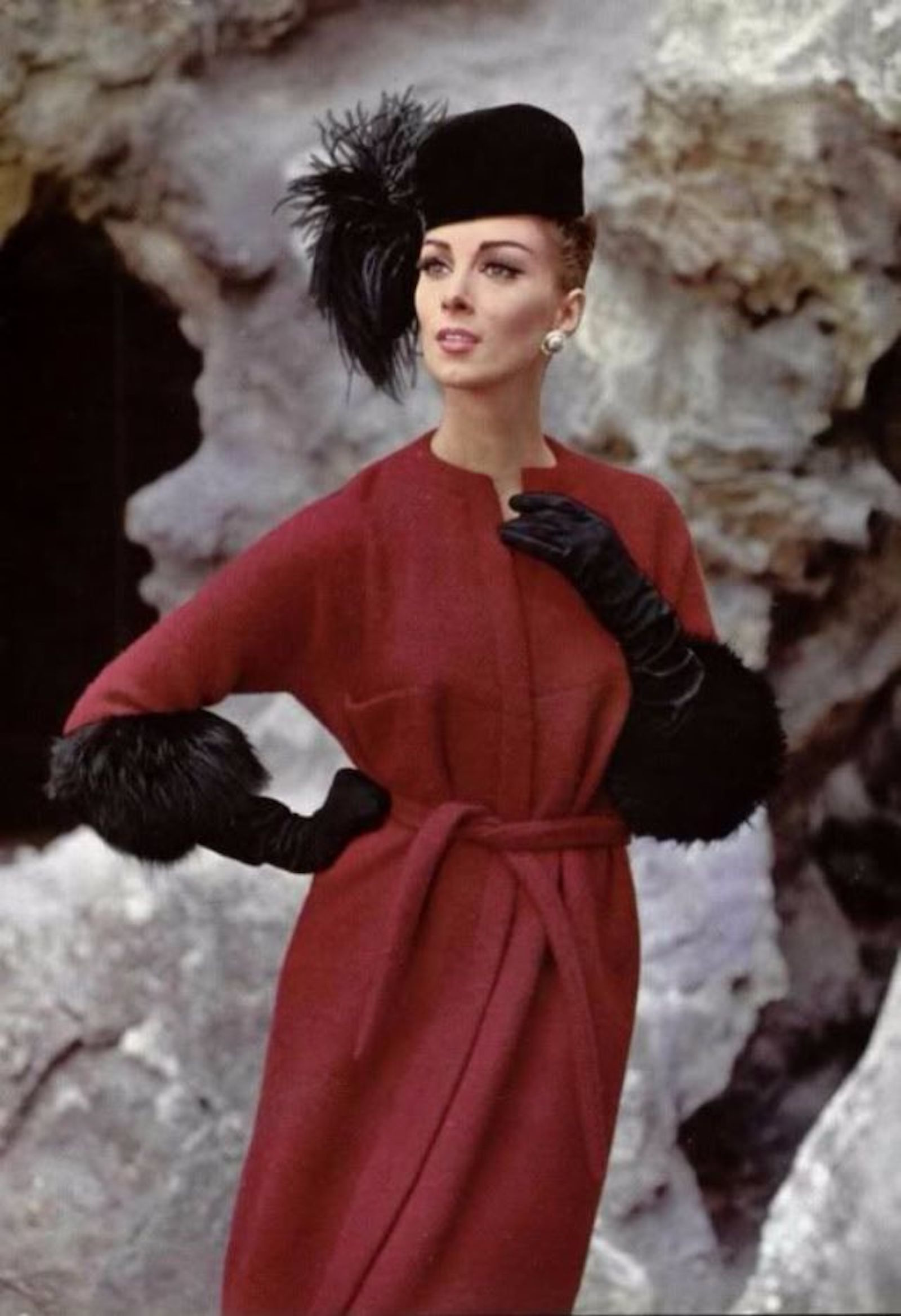 https://cdn.fishki.net/upload/post/2017/07/05/2329513/women-fashion-by-pierre-cardin-in-the-1960s--2.jpg