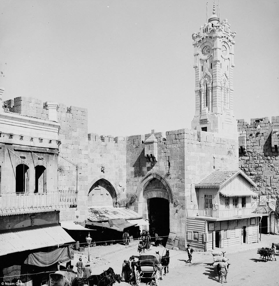 Яффские ворота (слева - 1918 г.)