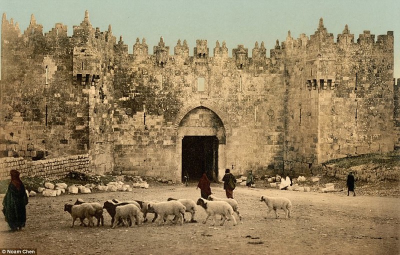 Редкий цветной снимок: Дамасские ворота в 1890 году