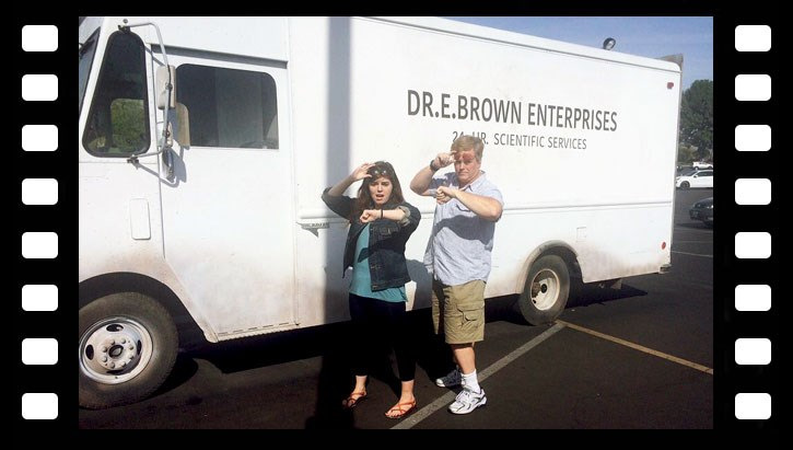 И фургон гениального дока Брауна, хотя не уверен, что оборудование в нем поможет куда-нибудь переместиться. Но флешмоб точно будет зачетный)