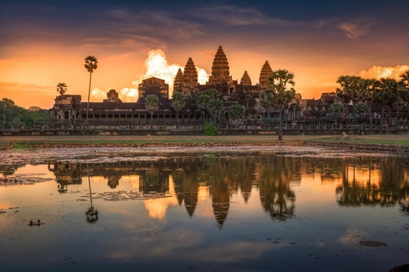 Индуистский храмовый комплекс Ангкор-Ват в Камбодже.