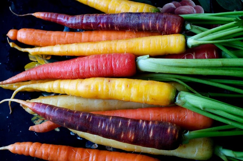2. Разноцветная морковь 
