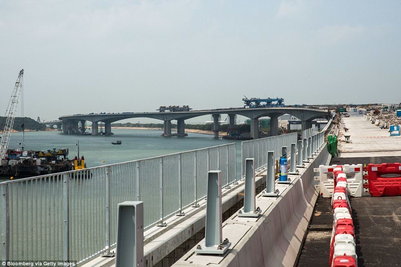 Строительство моста, 28 марта 2017 года