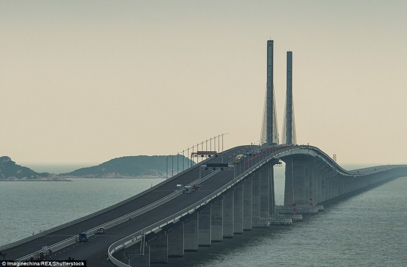 Сооружение сократит время в пути из Гонконга в Чжухай с 3 часов до 30 минут