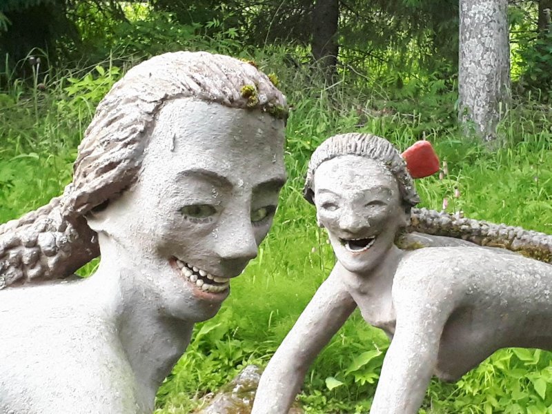 В парке скульптур 