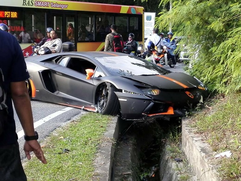 Lamborghini Aventador разбили в Малайзии