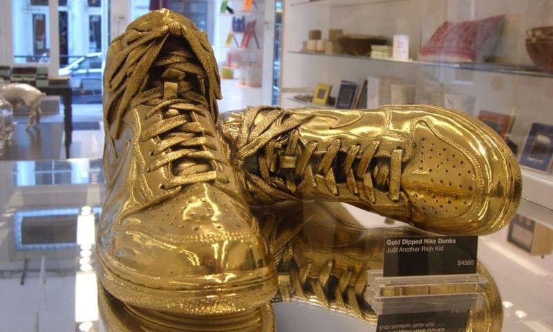 10. Кроссовки Nike, покрытые золотом - $6000