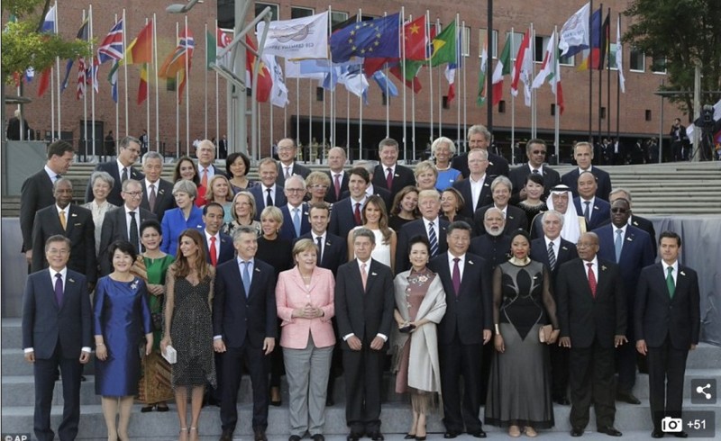 На саммите G20 мировые лидеры сделали групповое фото без Владимира Путина