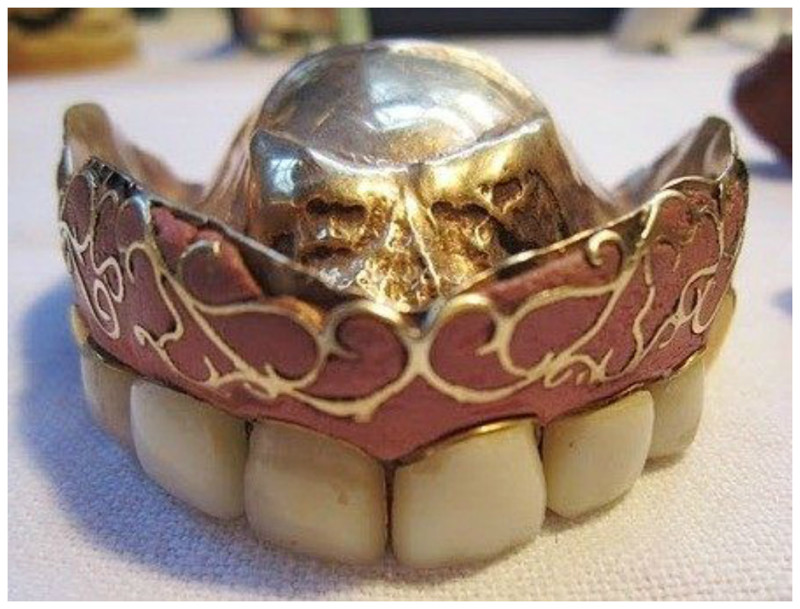 Антикварная вставная челюсть - золото, эмаль