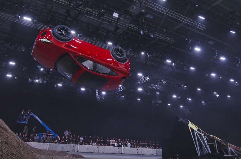 Jaguar совершил рекордный прыжок с оборотом на 270 градусов
