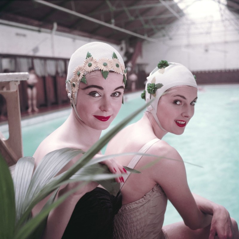 Дамы в купальниках середины прошлого века