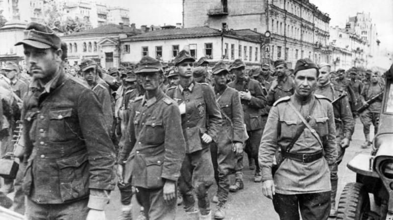 Парад побеждённых. Как немцев по Москве водили	