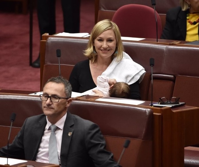 14. Депутат Лариса Уотерс стала первой в истории австралийского парламента женщиной, принесшей на заседание своего грудного ребенка. Как сообщается, интимный процесс кормления никак не помешал работе парламента
