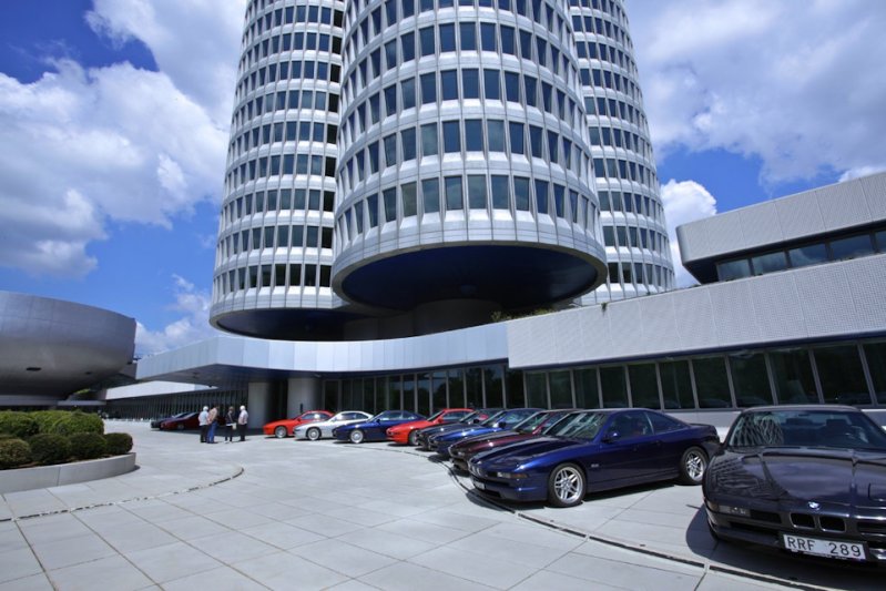 Четырёхцилиндровый главный офис BMW в Мюнхене