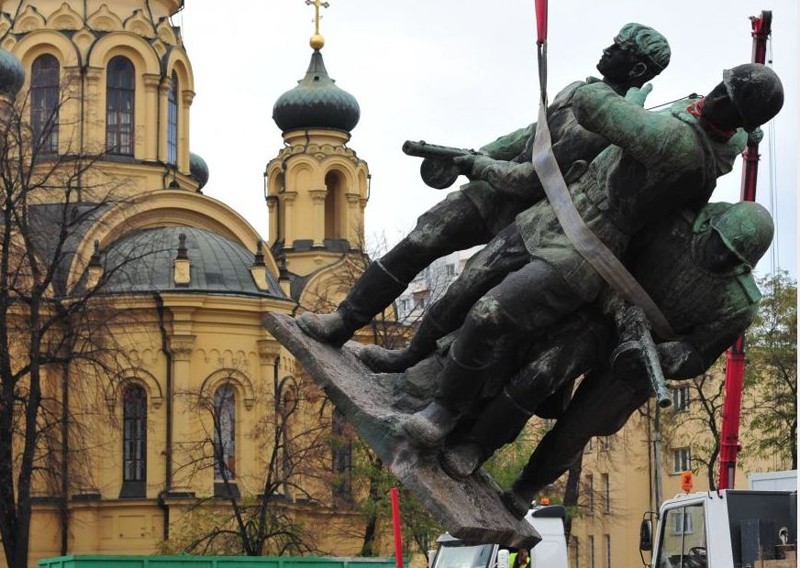 РФ и Израиль примут заявление о сносе советских памятников в Польше