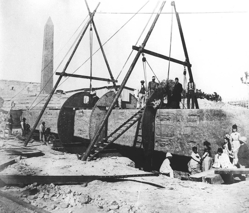 Подготовка обелиска весом 300 тонн для транспортировки из Гелиополя в Лондон, 1887 г.