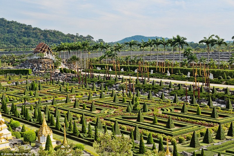 Тропический парк Нонг Нуч в Таиланде.
