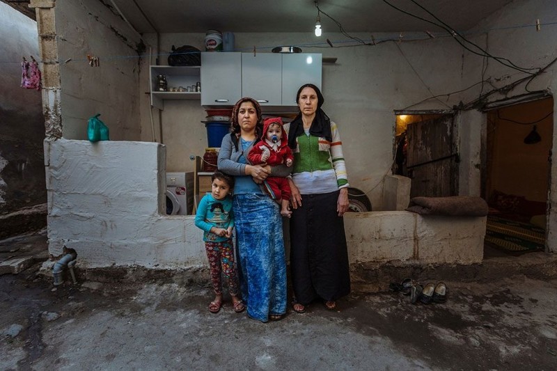 Недостроенный дом стал убежищем для этой семьи из Кобани. За его аренду они платят около $200 в месяц. Салинуфра, Турция