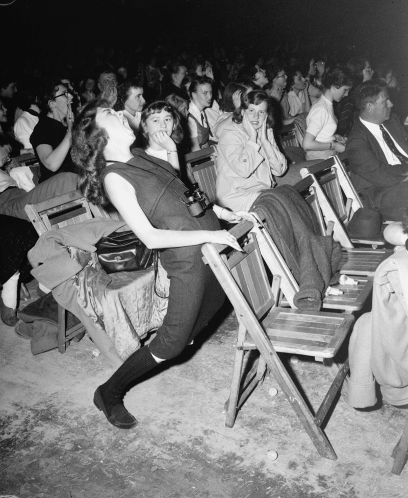 Зрители на концерте Элвиса Пресли, 1957 год, Филадельфия, США